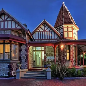 https://the-witchs-hat.hotelsperth.org